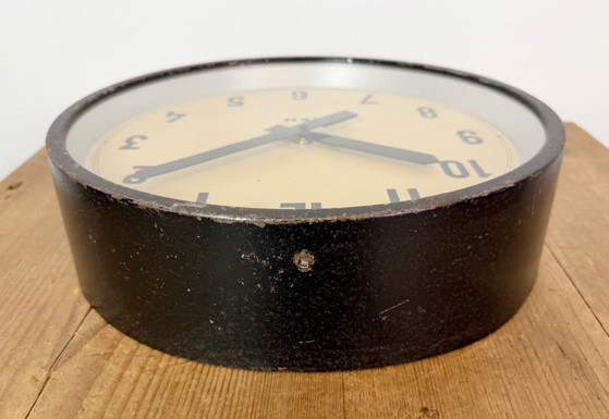 Horloge murale industrielle noire d'IBM, années 1950 – Pendules, Glass, Iron (photo 13 of 16)