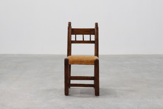 Image 1 of Spanischer, handgeschnitzter Eichenstuhl aus dem 19. Jahrhundert mit Velourssitz