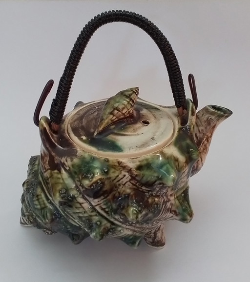Théière en poterie japonaise en forme de coquillage