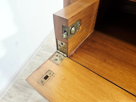 Mobile barocco in noce del XIX secolo con intarsi e gambe tornite – Credenze con vetrina, Wood, Barok (photo 3 of 29)