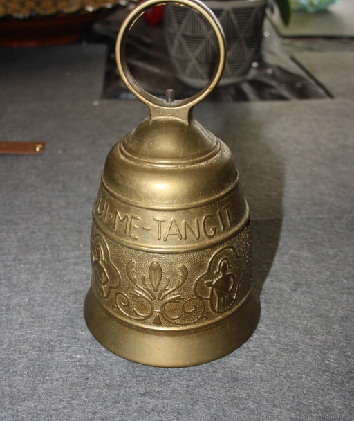 Große Glocke "'Qui me tangit, vocem meam audi' ", Messing.