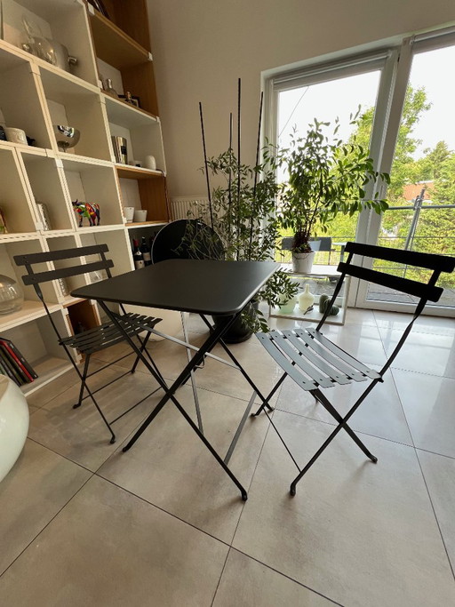 Fermob Bistro Set - Tafel 57x57 (Ref. 6042) + 2 Metalen Stoelen (Ref. 0101) - Carbone 47 – tuinsets