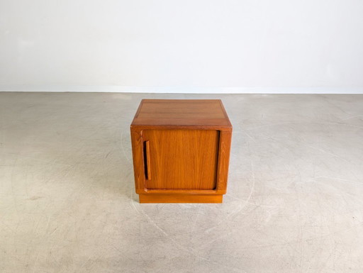 Commode du milieu du siècle, table de chevet, table d'appoint vintage en teck danois