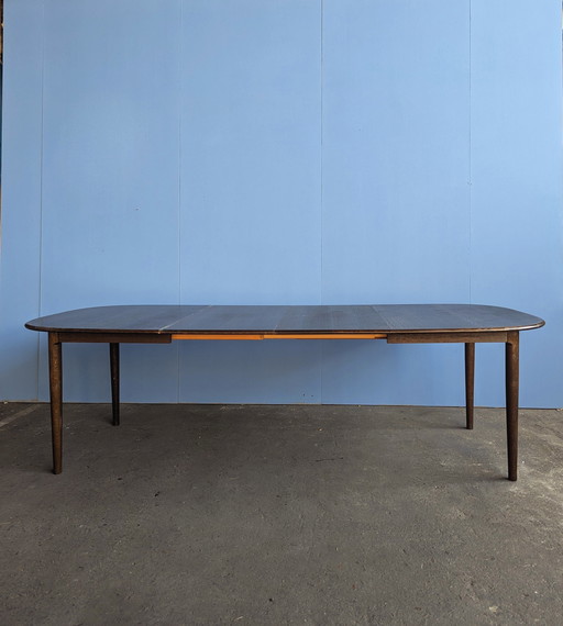Mid-century Danish oval dining table - extendable - L149-249cm