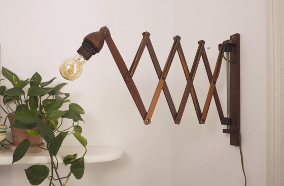 Image 1 of Wandlamp in schaarvorm uit het midden van de 20e eeuw, Scandinavische accordeonlamp, verstelbare houten wandlamp met stekker.