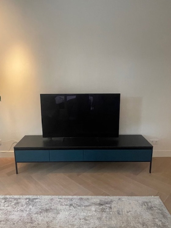 Image 1 of Roche Bobois KEEEN Mobile TV (LxPxH 200x49x43cm) - colori Nero e Blu Prussia