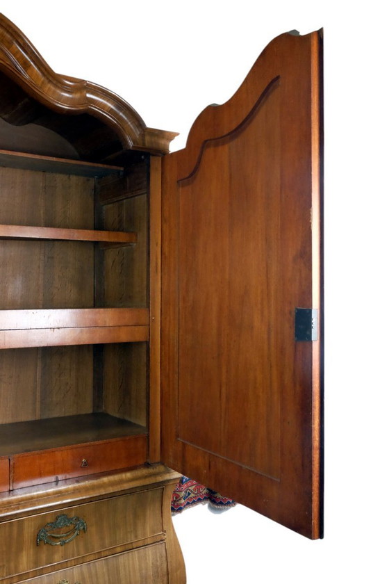 Image 1 of Cabinet de style Louis XV, milieu du XVIIIe siècle.