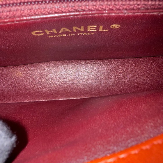 Image 1 of Chanel Diana Reissue Small - 22CM Gewatteerd Lamsleer Rood Goudkleurige Hardware Serie 20