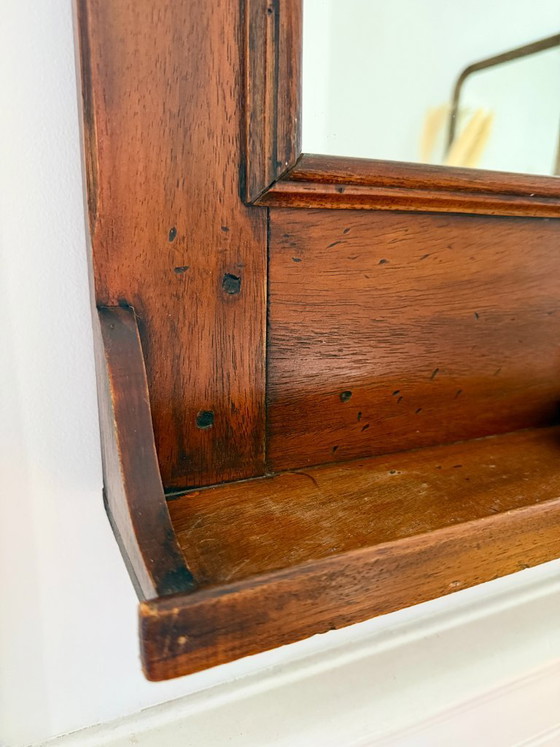Image 1 of Miroir de toilette ancien en bois – charme classique