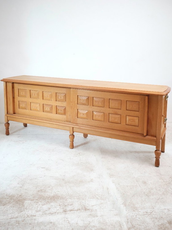 Image 1 of Dressoir van Guillerme en Chambron in licht eikenhout, brutalistische stijl