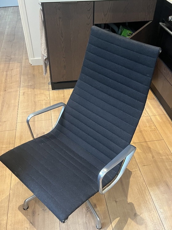 Fauteuil lounge Charles & Ray Eames EA 124 en aluminium - Toile Hopsack noire Herman Miller (photo 4 of 16)