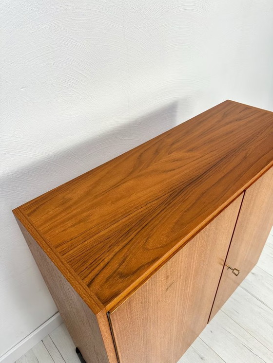 Image 1 of Piccola cassettiera vintage in teak con gambe in metallo anni '60