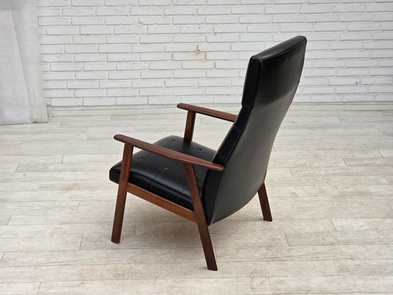 Image 1 of Deense fauteuil uit de jaren 70, zwart kunstleer, teakhout.