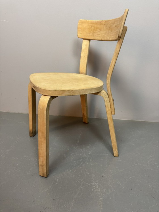 Image 1 of Juego de 4 sillas de contrachapado Alvar Aalto modelo 69 de primera edición para Artek, Finlandia, década de 1940.