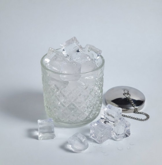 Image 1 of WMF Punch Eis-Ei mit Kette, Glaskugel, Punschkühler, Getränkekühler-Eiswürfel