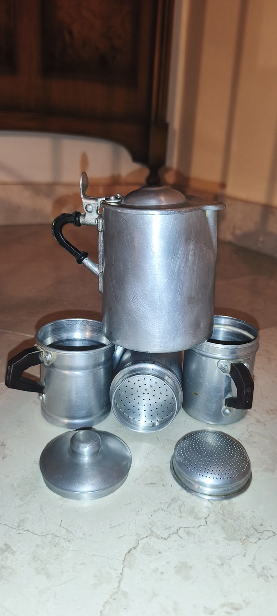 Set antiker Moka-Kannen mit aufgesetztem Milchkessel – Küchenzubehör, Plastic, Aluminium (photo 9 of 9)