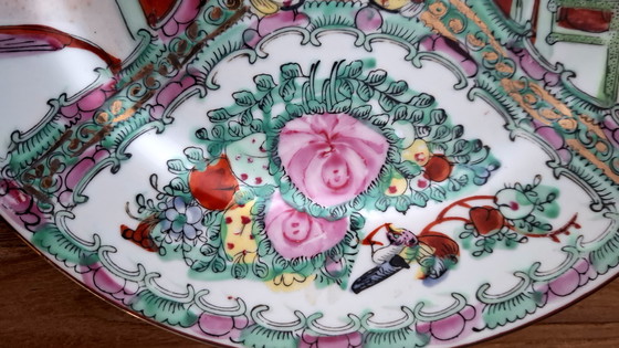 Image 1 of Vintage Rose Medallion Plate – Handpainted Macau (26 cm)2