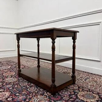 Tavolino inglese classico con piano in pelle verde, Credenze, Legno, Chesterfield (foto 5 di 10)