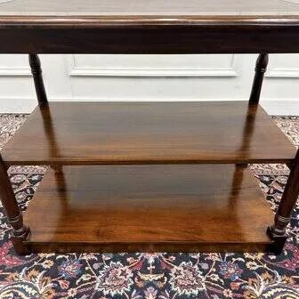 Tavolino inglese classico con piano in pelle marrone, Console, Legno, Chesterfield (foto 5 di 10)