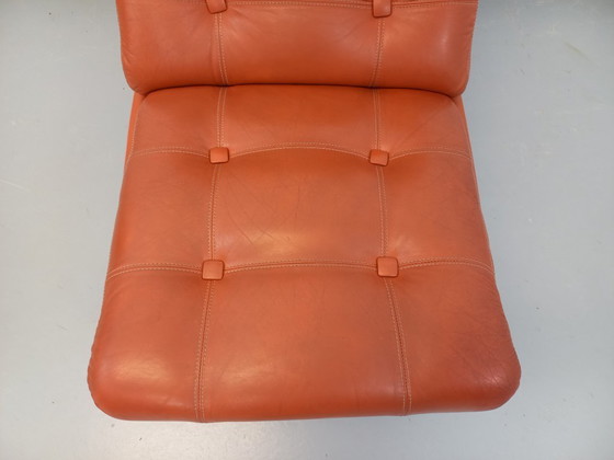 Image 1 of Vintage Roche Bobois-fauteuil in chroom en tegelkleurig leer uit de jaren 70.