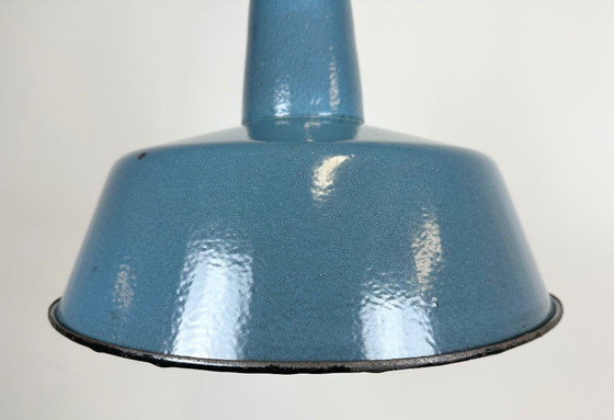 Image 1 of Industrielle Fabriklampe aus blauem Emaille mit gusseisernem Aufsatz, 1960er Jahre