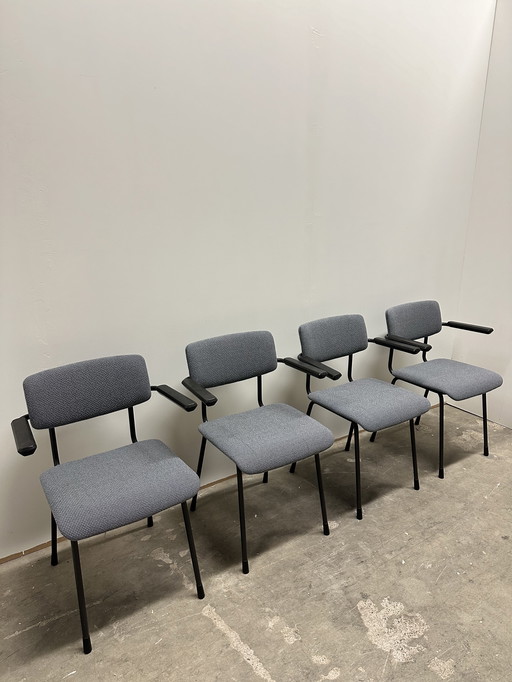 4 schwarze Gispen-Stühle 1235/1236