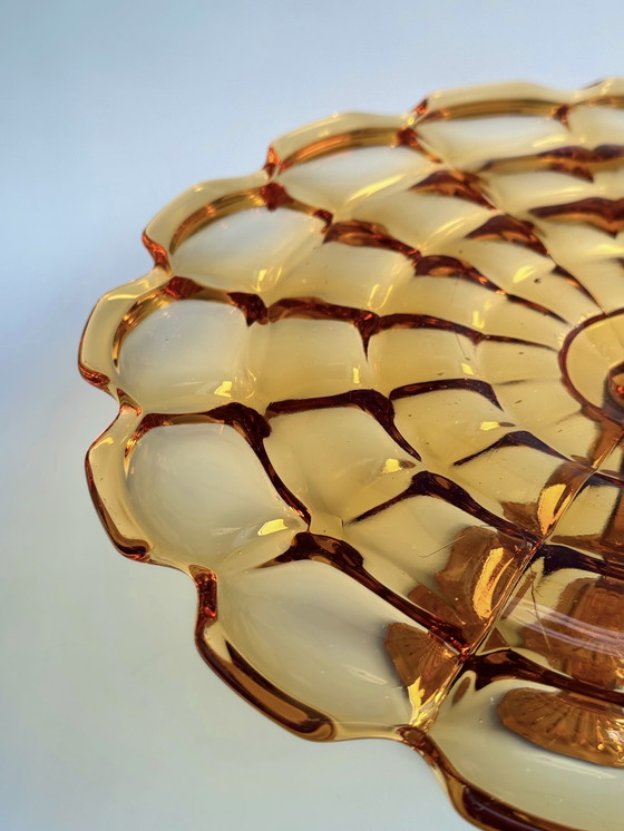 Image 1 of Porte-gâteau - Lady - Ankerglas Bernsdorf- Période Art Déco (années 1930)- Verre ambré