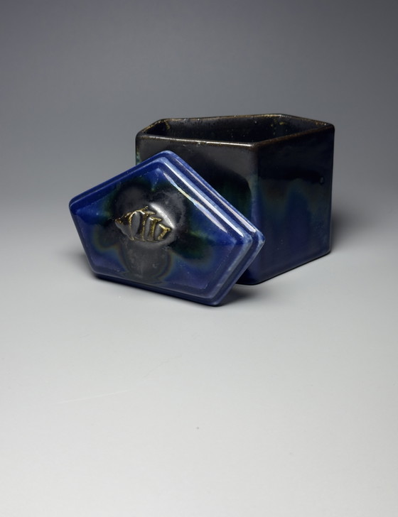 Image 1 of Boîte à couvercle Art Déco – Faïencerie de Thulin, Belgique, v. années 1930