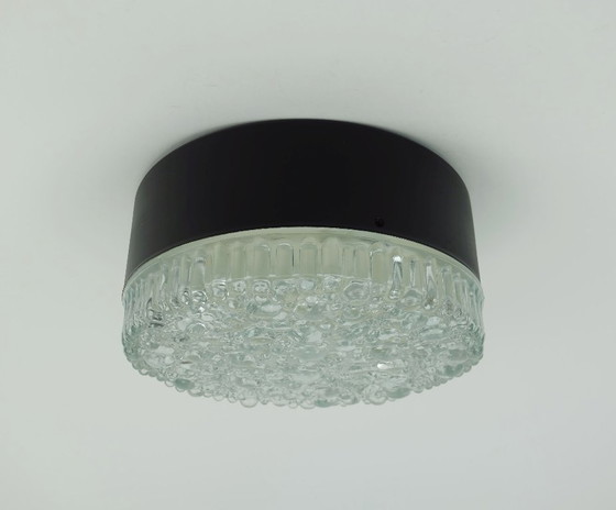 Image 1 of no. 1 di 2 - lampada da soffitto o da parete modello A 226 in vetro strutturato a bolle d'aria 1960 anni '70