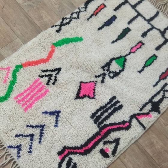 Image 1 of Authentiek Marokkaans Azilal Berber tapijt – Natuurlijke wol – 150 x 100 cm