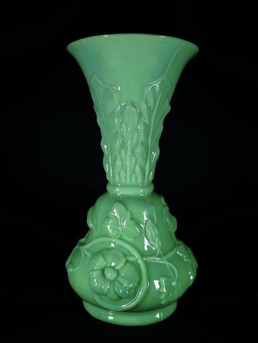 Opalglasvase von Saint Louis, Modell Capucine, um 1900 – vazen (photo 2 of 7)