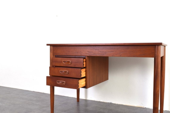 Escritorio danés de teca de estilo moderno de mediados de siglo, década de 1960. – Wood (photo 14 of 16)