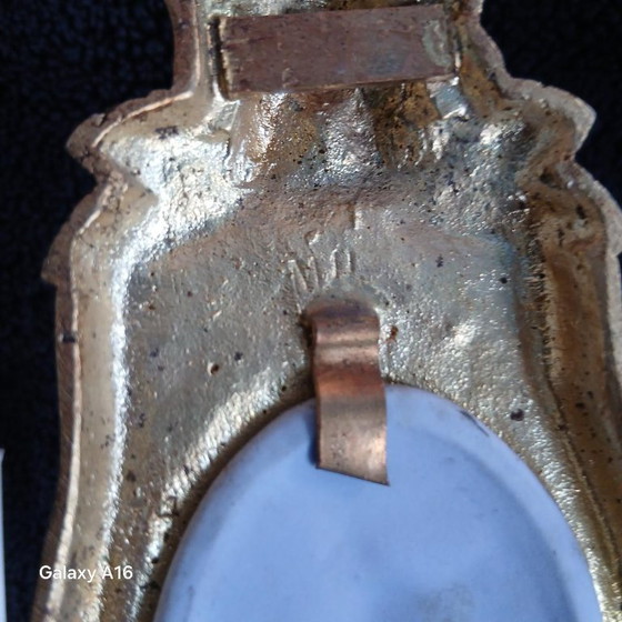 Image 1 of appliques en bronze doré avec médaillon en porcelaine de Wedgwood signé MH
