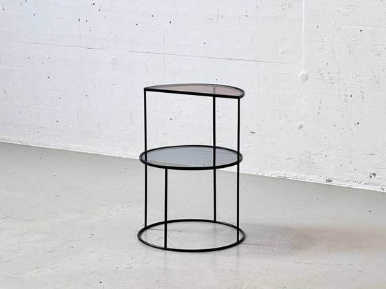 Table d'appoint sculpturale en métal noir et verre fumé – Tables basses, Glass (photo 8 of 18)