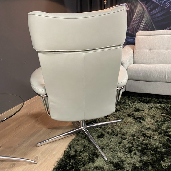 Image 1 of Poltrona relax Stressless Berlin con poggiapiedi M