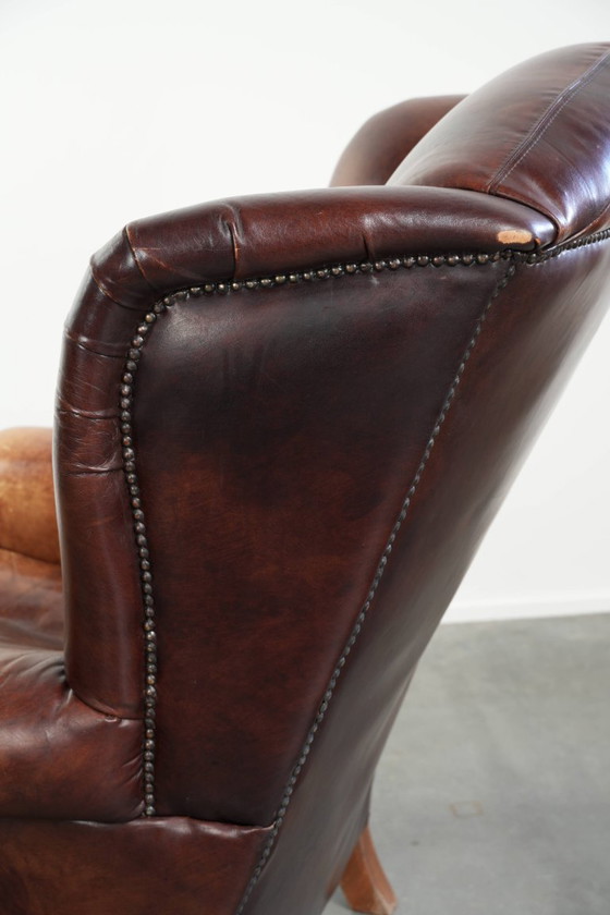 Image 1 of Comfortabele rundleren oorfauteuil in Engelse stijl met een prachtige warme kleurstelling en een karaktervolle uitstraling