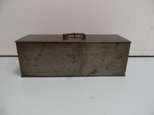 Vintage metalen geld kist