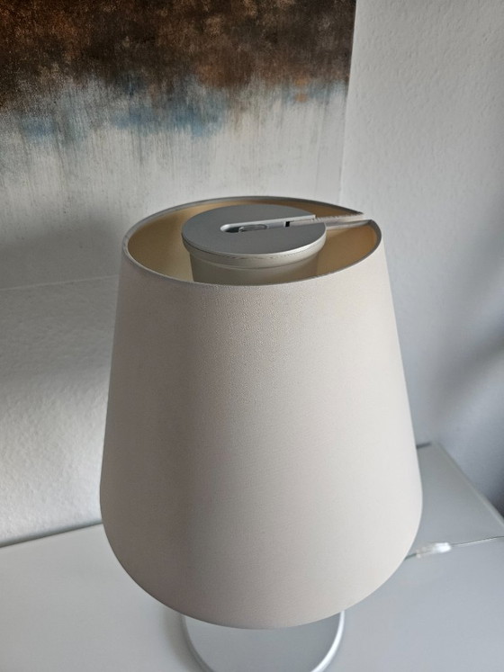 Artemide Melampo Tavolo – Large designer table lamp (Design: Adrien Gardère) – Aluminium, Cotton (photo 2 of 15)