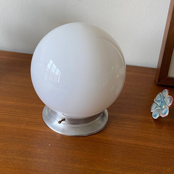 Image 1 of Plafonnier globe verre blanc opaline 15 cm applique murale base de fixation en aluminium 