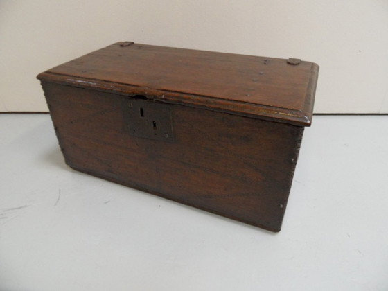 Image 1 of Coffre ancien en chêne