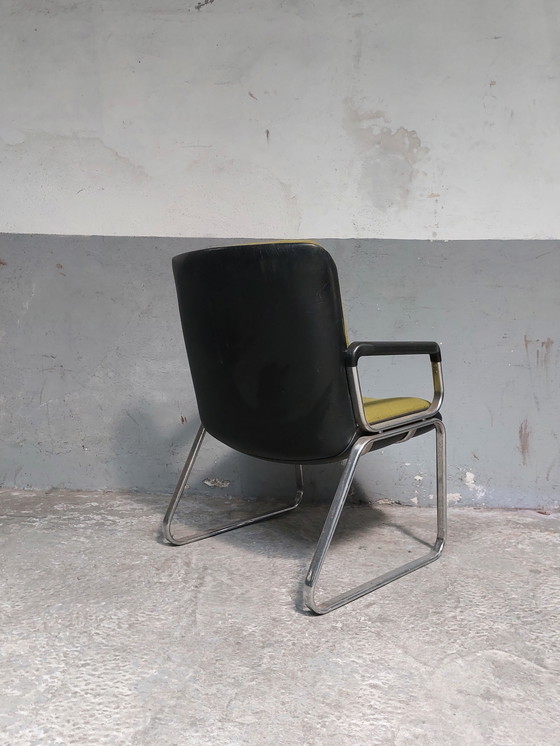 Image 1 of Vintage buisvormige chromen stoel met zwart leer