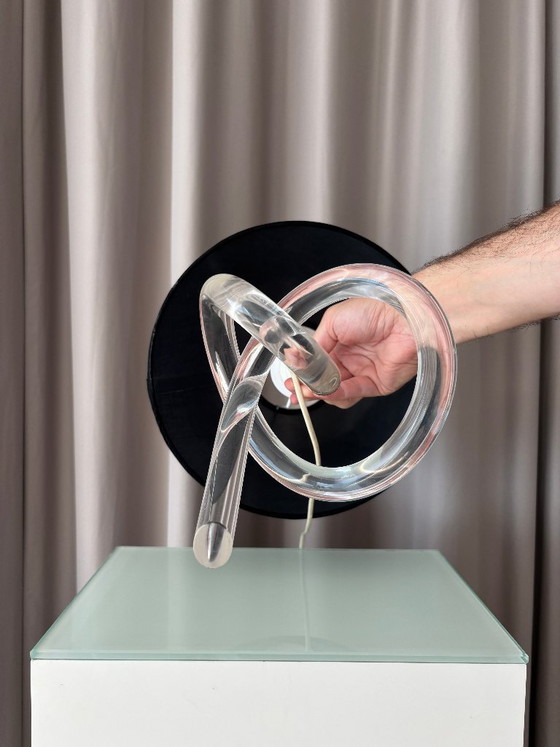 1970s Lucite Knot Table Lamp Attributed to Elaine Bscheider for Dorothy Thorpe Inc. – Plexiglass (photo 6 of 14)