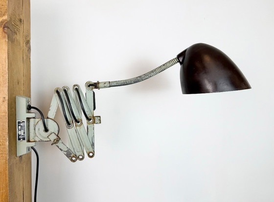 Image 1 of Groene industriële schaarwandlamp van Elektroinstala, jaren 60.