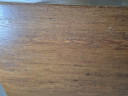 Table vintage artisanale fabriquée à partir d'anciens plateaux à fromage