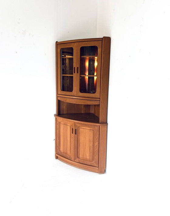Image 1 of Vitrine d'angle vintage danoise en teck, Dyrlund '70s