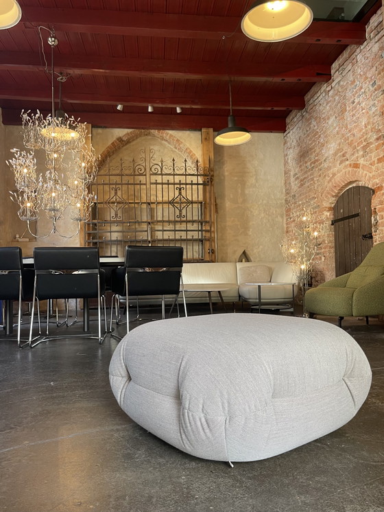 Image 1 of Leolux Pode Unda poef large