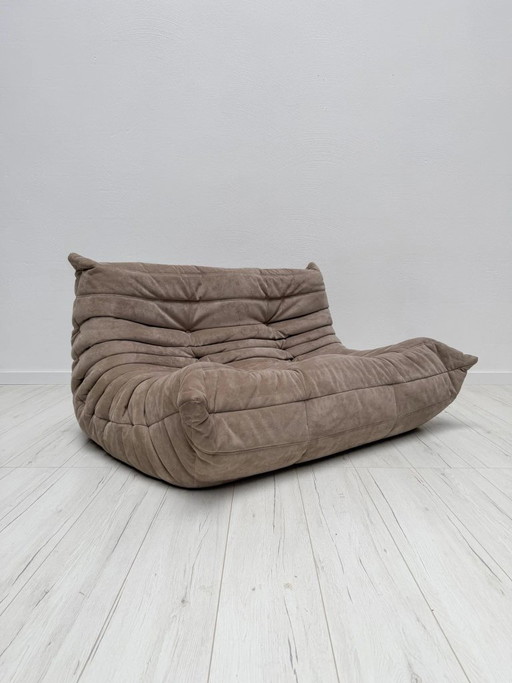 Originele Ligne Roset Togo 2-zitsbank van Michel Ducaroy, taupekleurig alcantara, 1995