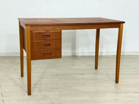 Image 1 of Deens bureau / Teakhouten tafel / Damestafel / Vintage bureau