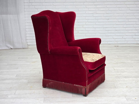 Image 1 of Anni '70, poltrona danese con schienale alto, velluto rosso per mobili, legno di frassino.