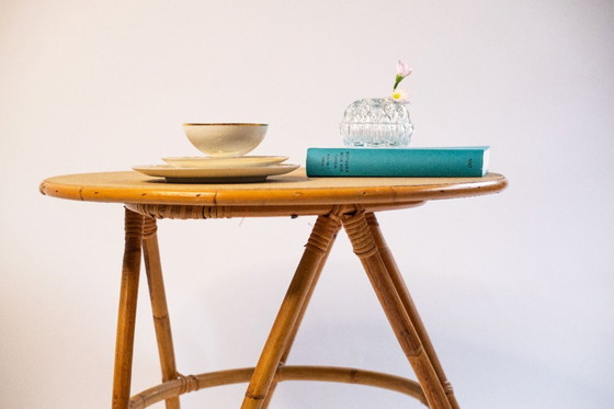 Image 1 of Vintage bijzettafel van bamboe en rotan - jaren 1960